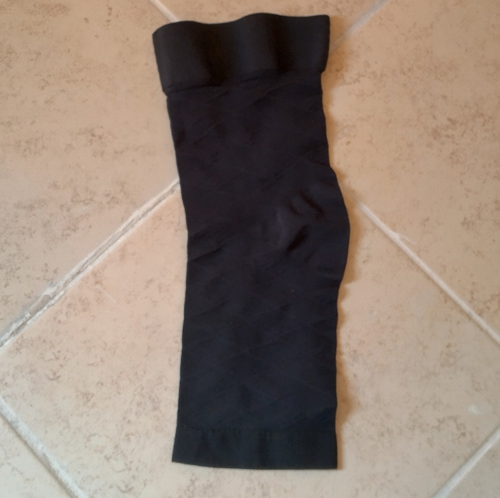 NWT Compression Knee Liner Knee Support Knee Sleeve Knee Brace Sz M